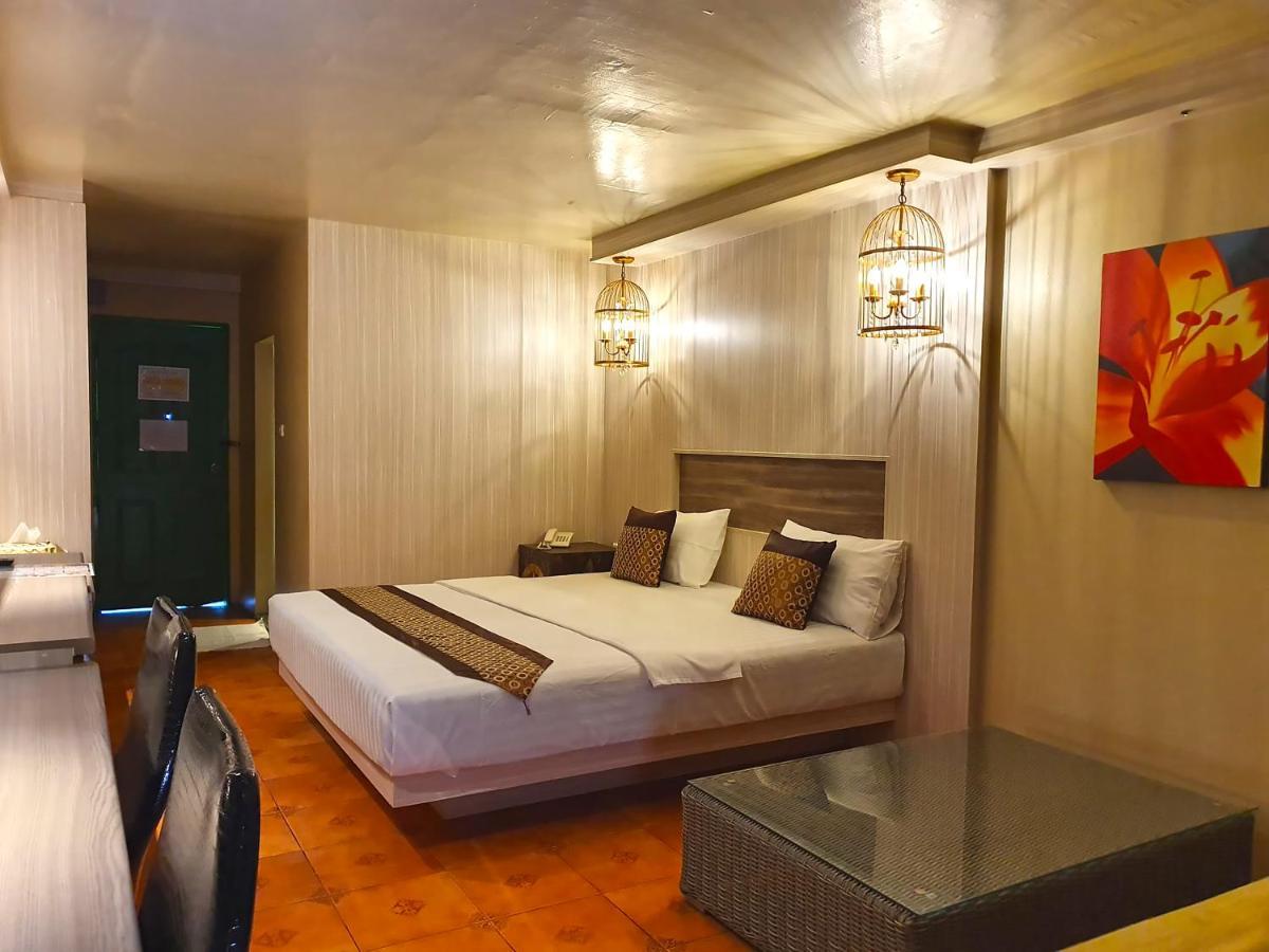 The Montana Lodge-Sathorn Бангкок Екстер'єр фото