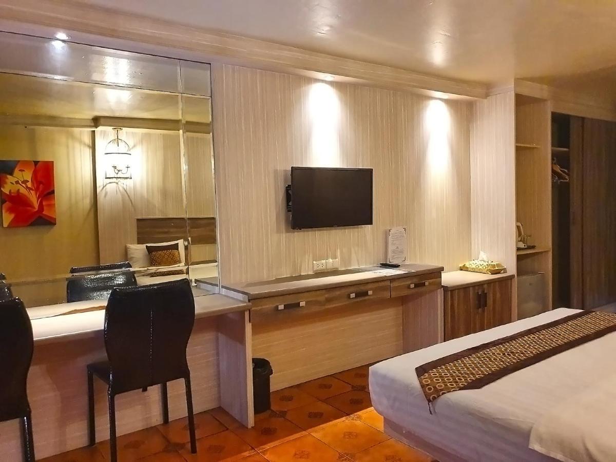 The Montana Lodge-Sathorn Бангкок Екстер'єр фото