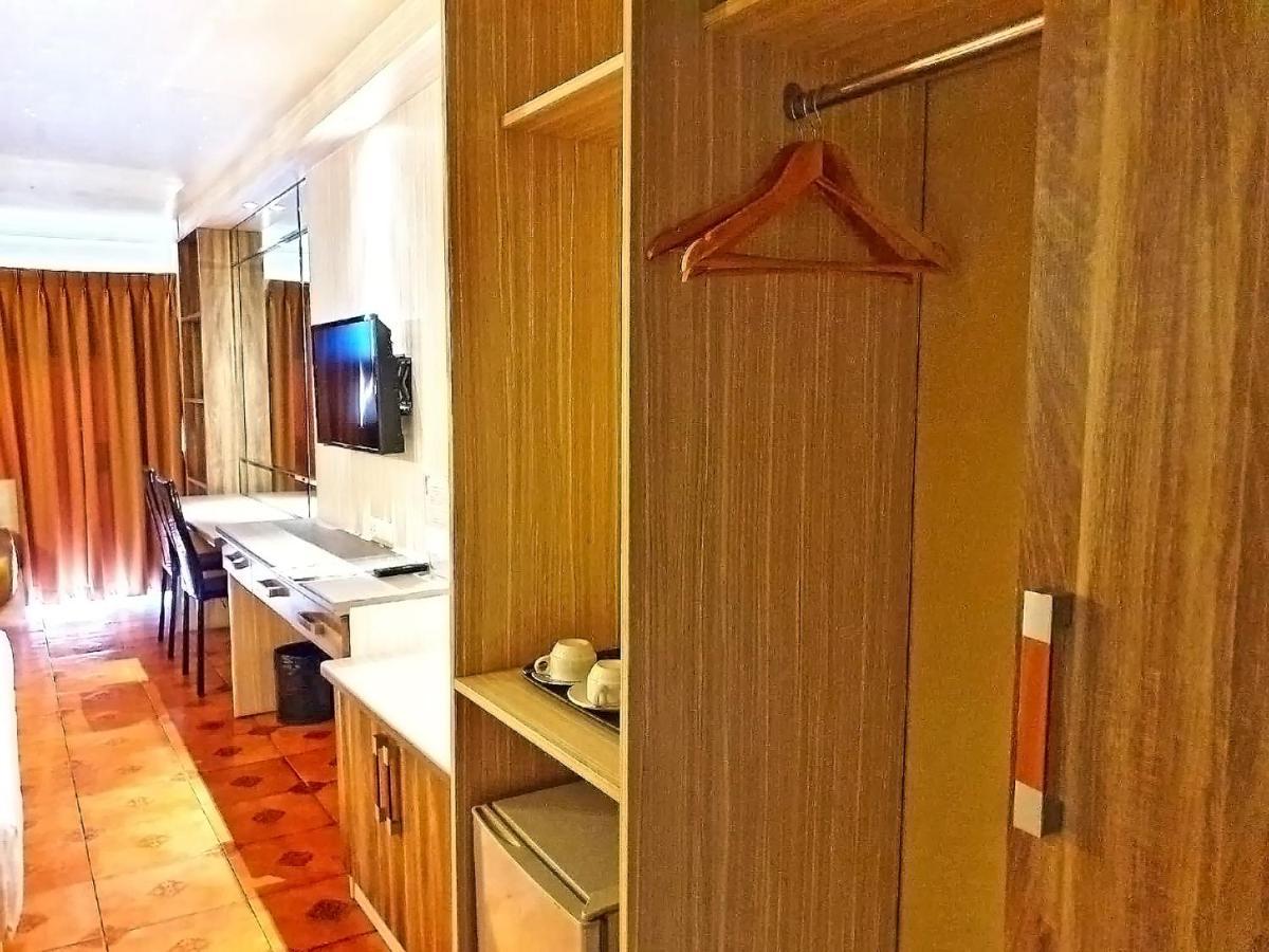 The Montana Lodge-Sathorn Бангкок Екстер'єр фото
